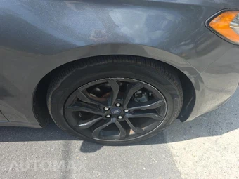2019 Ford Fusion SE – miniatura 9