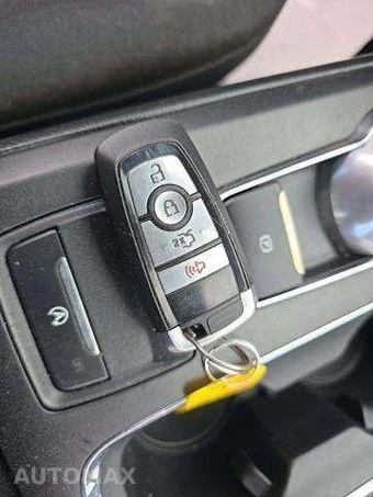 2019 Ford Fusion SE – miniatura 8