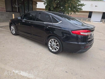 2019 Ford Fusion SE – miniatura 2