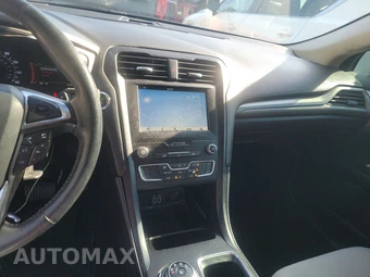 2019 Ford Fusion SE – miniatura 11