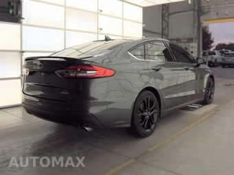 2019 Ford Fusion SE – miniatura 4