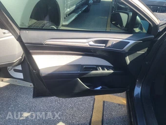 2019 Ford Fusion SE – miniatura 9