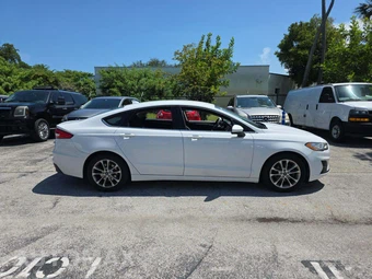 2019 Ford Fusion SE - miniatura 4