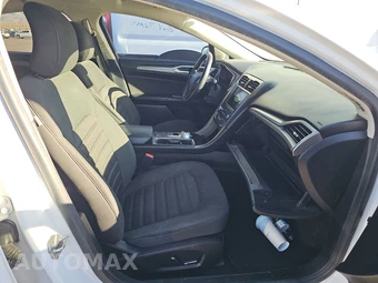 2019 Ford Fusion SE – miniatura 8
