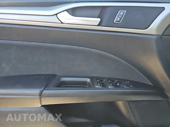 2019 Ford Fusion SE – miniatura 9
