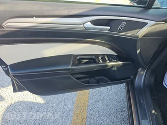 2019 Ford Fusion SE - miniatura 9
