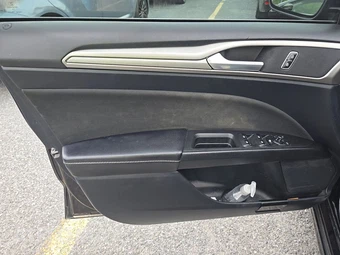 2019 Ford Fusion SE – miniatura 9