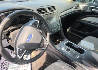 2019 Ford Fusion SE - miniatura 6