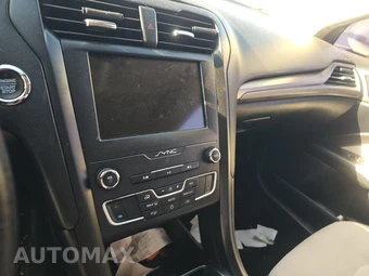 2019 Ford Fusion SE – miniatura 11