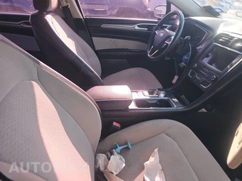 2019 Ford Fusion SE – miniatura 8