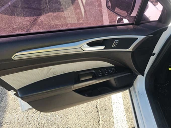 2019 Ford Fusion SE – miniatura 9