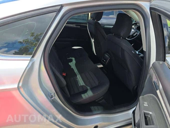 2019 Ford Fusion SE – miniatura 16