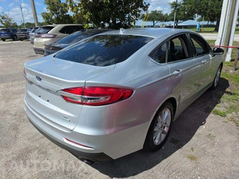 2019 Ford Fusion SE – miniatura 3
