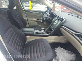 2019 Ford Fusion SE - miniatura 8