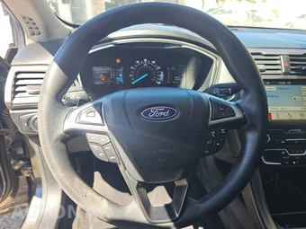 2019 Ford Fusion SE – miniatura 10