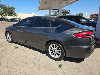 2019 Ford Fusion SE – miniatura 6