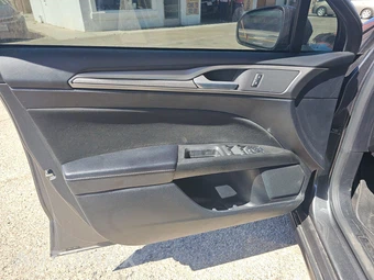 2019 Ford Fusion SE – miniatura 9