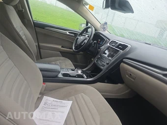 2019 Ford Fusion SE - miniatura 8
