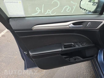 2019 Ford Fusion SE – miniatura 9