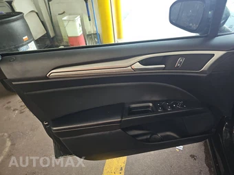 2019 Ford Fusion SE - miniatura 9