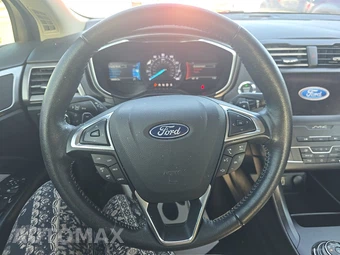 2019 Ford Fusion SE – miniatura 10