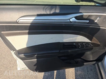 2019 Ford Fusion SE – miniatura 9