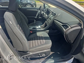 2019 Ford Fusion SE - miniatura 8