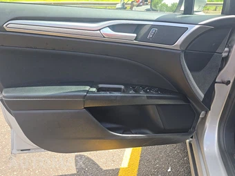 2019 Ford Fusion SE - miniatura 9