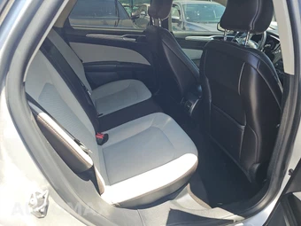 2019 Ford Fusion SE – miniatura 14