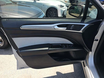 2019 Ford Fusion SE – miniatura 9