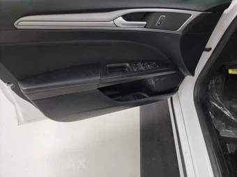 2019 Ford Fusion SE – miniatura 12