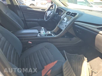 2019 Ford Fusion SE – miniatura 8