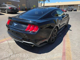 2019 Ford Mustang EcoBoost Coupe – miniatura 3