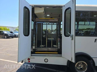 2019 Ford Super Duty E-350 Cutaway DRW - miniatura 14