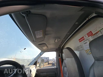 2019 Ford Super Duty E-350 Cutaway DRW - miniatura 16
