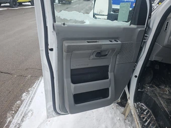 2019 Ford Super Duty E-350 Cutaway DRW – miniatura 9