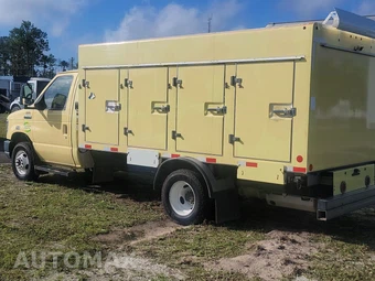 2019 Ford Super Duty E-450 Cutaway DRW 158.0" WB - miniatura 6