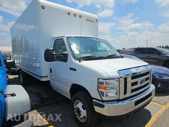 2019 Ford Super Duty E-450 Cutaway DRW 176.0" WB - miniatura 3