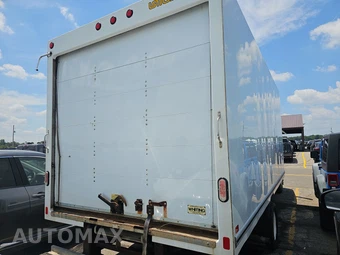 2019 Ford Super Duty E-450 Cutaway DRW 176.0" WB - miniatura 4