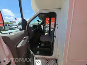 2019 Ford Super Duty E-450 Cutaway DRW - miniatura 6