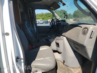 2019 Ford Super Duty E-450 Cutaway DRW – miniatura 8