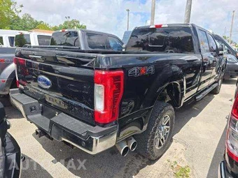 2019 Ford Super Duty F-250 Lariat Crew Cab Long Bed - miniatura 3