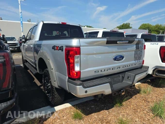 2019 Ford Super Duty F-250 Lariat Crew Cab Medium Bed - miniatura 2