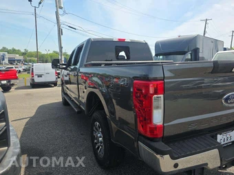 2019 Ford Super Duty F-250 Lariat Crew Cab Medium Bed - miniatura 2