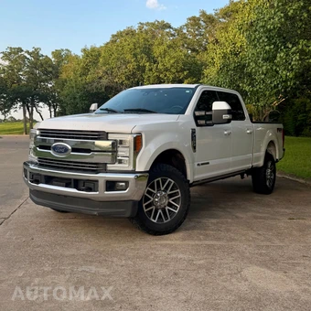 2019 Ford Super Duty F-250 Lariat Crew Cab Medium Bed - miniatura 1