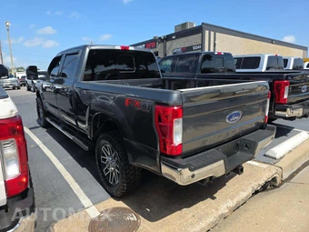 2019 Ford Super Duty F-250 Lariat Crew Cab Medium Bed - miniatura 2