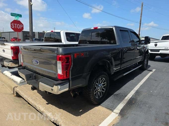 2019 Ford Super Duty F-250 Lariat Crew Cab Medium Bed - miniatura 3