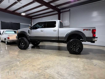 2019 Ford Super Duty F-250 Lariat Crew Cab Medium Bed - miniatura 4