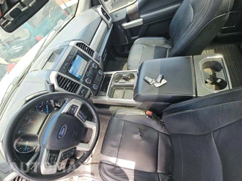2019 Ford Super Duty F-250 Lariat Crew Cab Medium Bed - miniatura 8