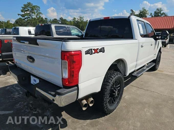 2019 Ford Super Duty F-250 Lariat Crew Cab Medium Bed - miniatura 3